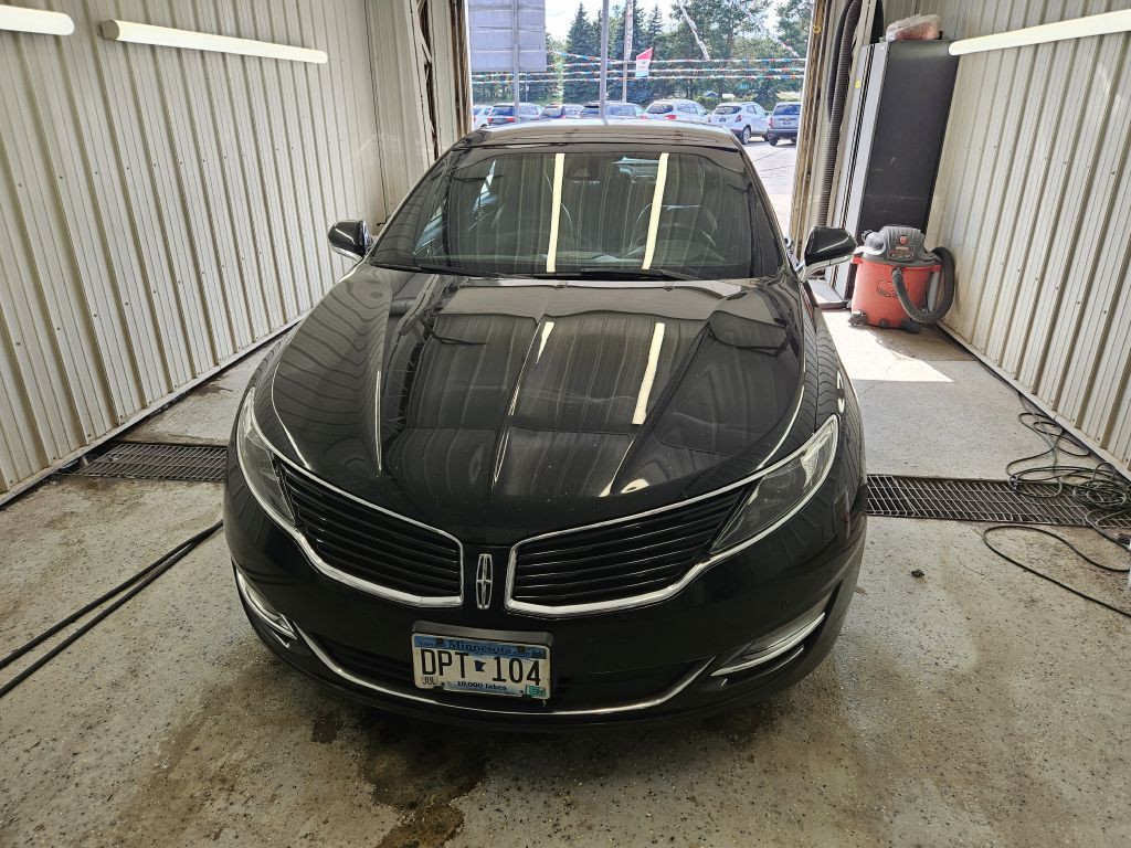 2016 Lincoln MKZ Image 2