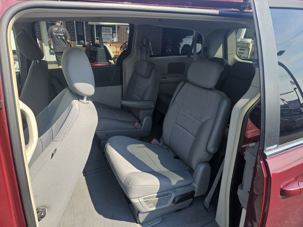2008 Chrysler Town & Country Image 6
