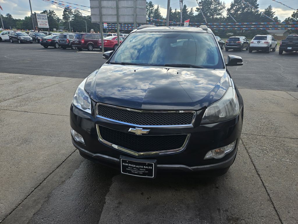 2010 Chevrolet Traverse Image 2