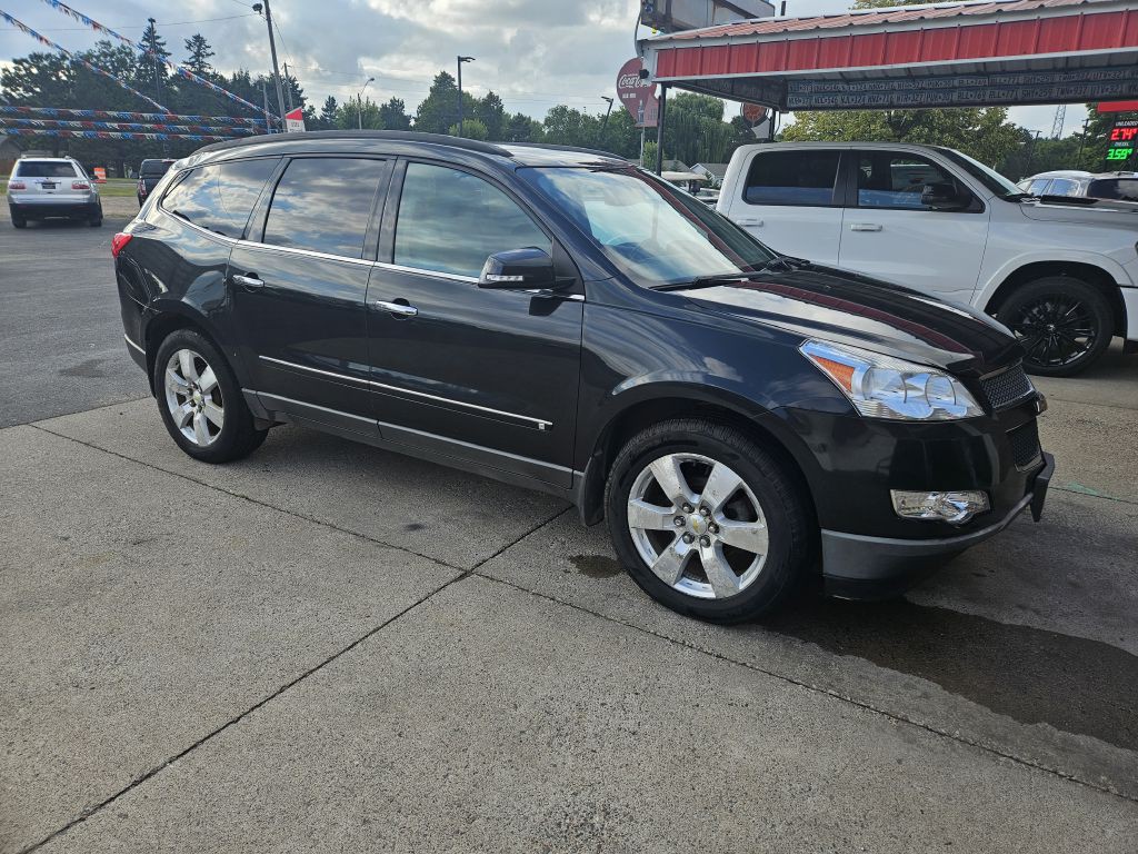 2010 Chevrolet Traverse Image 3