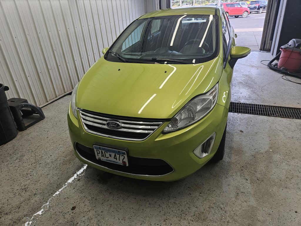 2011 Ford Fiesta Image 2