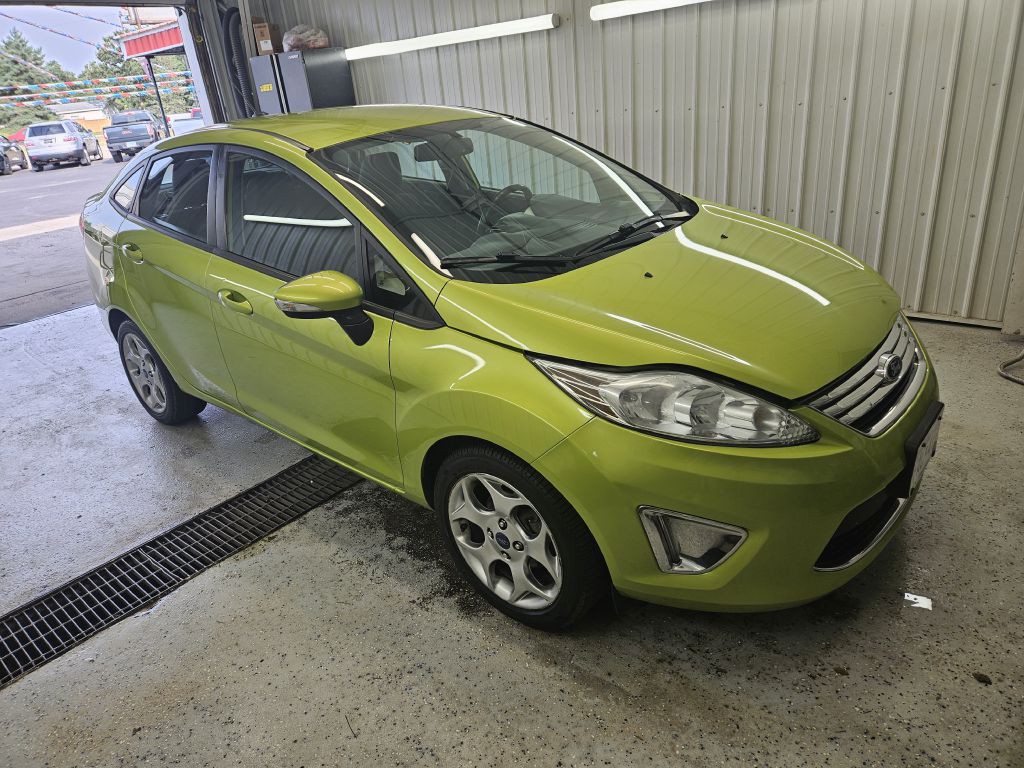 2011 Ford Fiesta Image 3