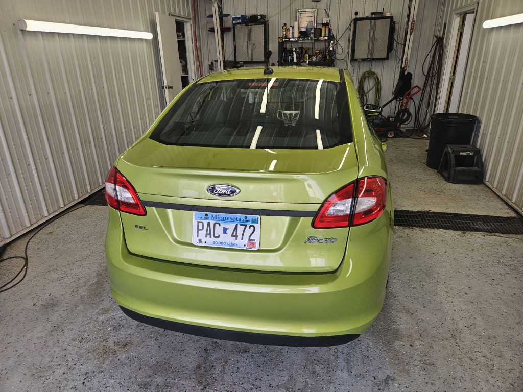 2011 Ford Fiesta Image 4