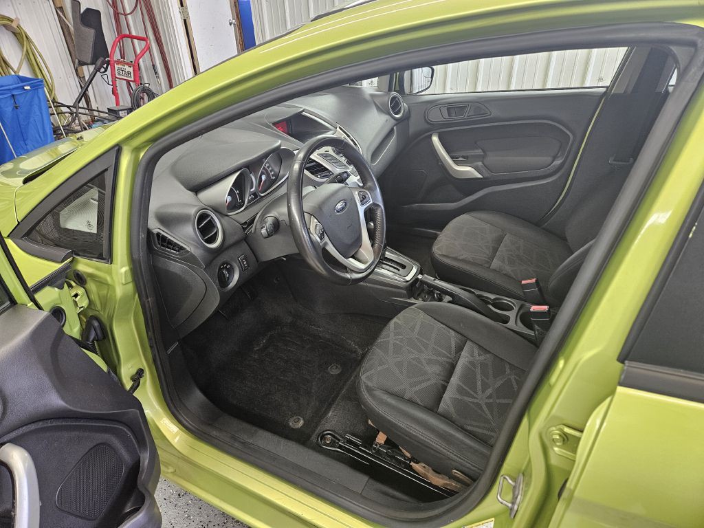 2011 Ford Fiesta Image 5