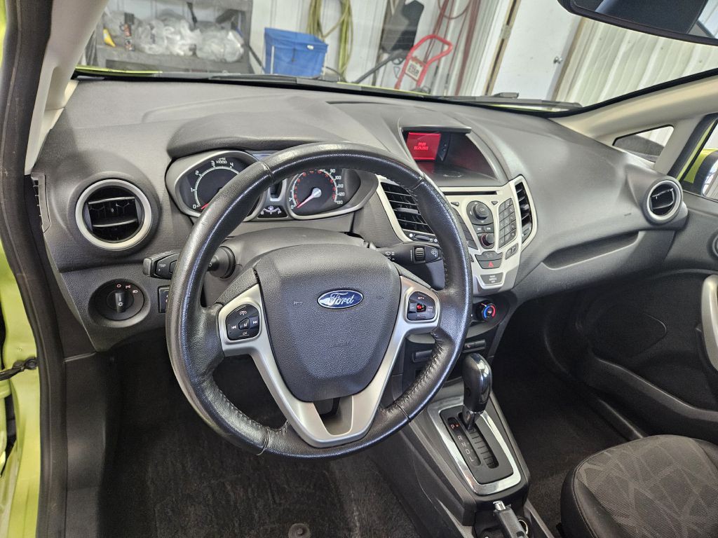 2011 Ford Fiesta Image 6