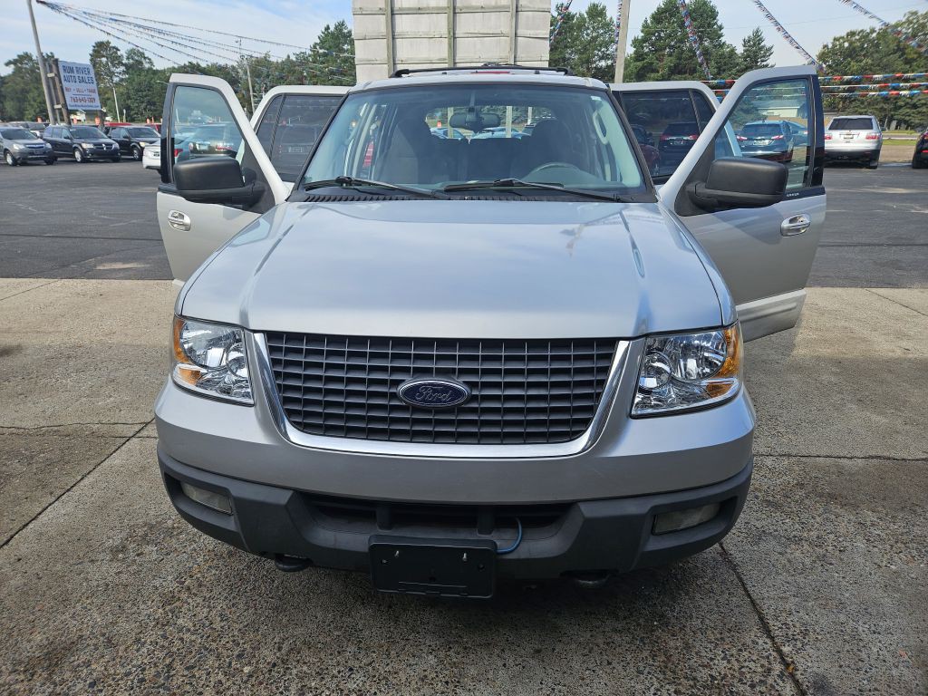 2004 Ford Expedition Image 2