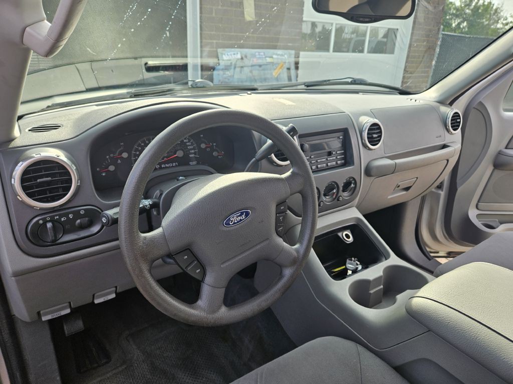2004 Ford Expedition Image 6