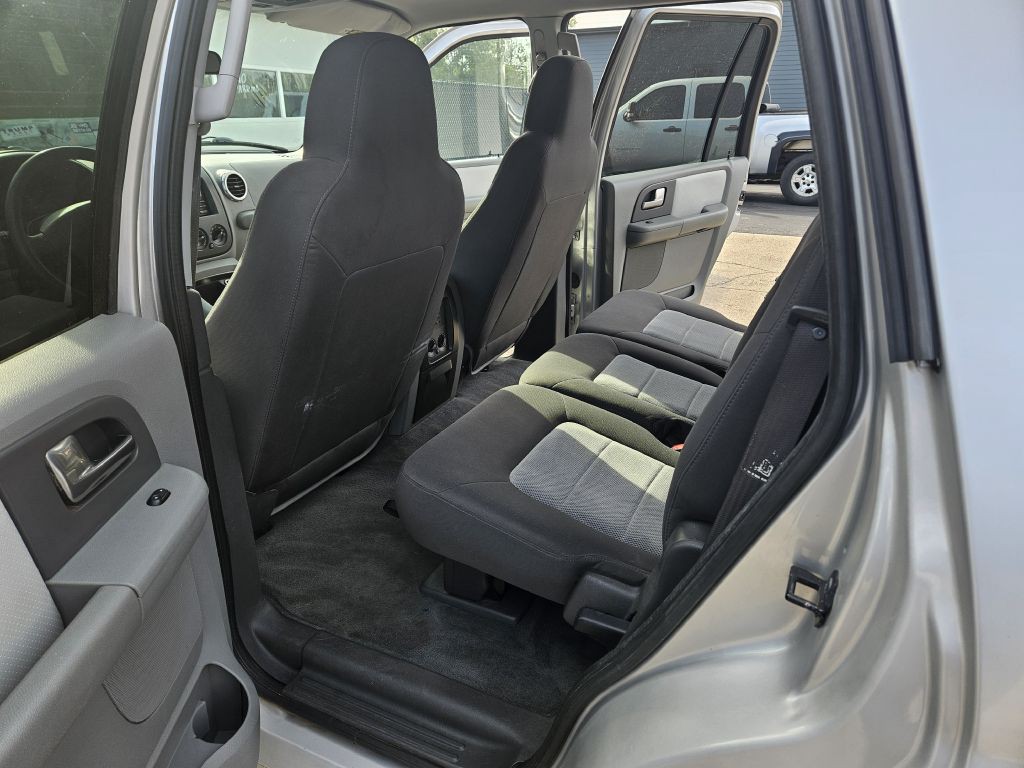 2004 Ford Expedition Image 7