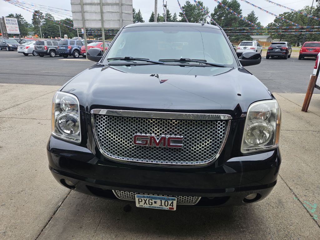 2011 GMC Yukon Image 2