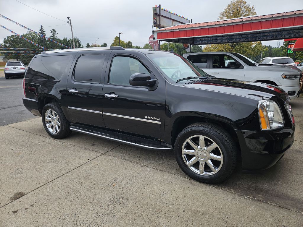2011 GMC Yukon Image 3