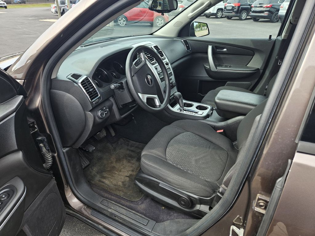 2010 GMC Acadia Image 8