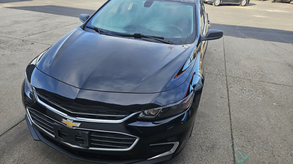 2016 Chevrolet Malibu Image 2