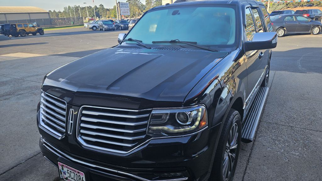 2017 Lincoln Navigator Image 2