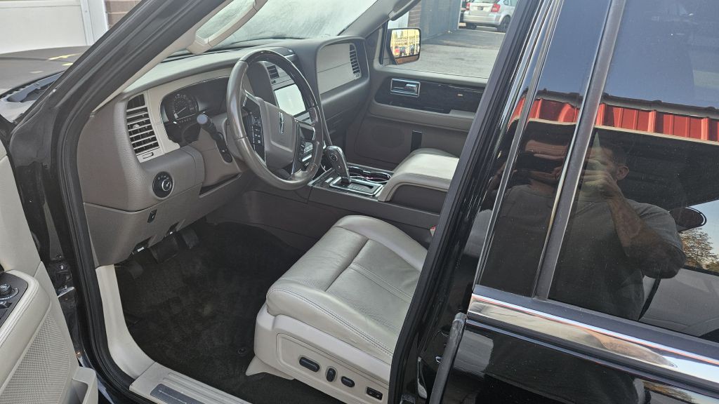 2017 Lincoln Navigator Image 5