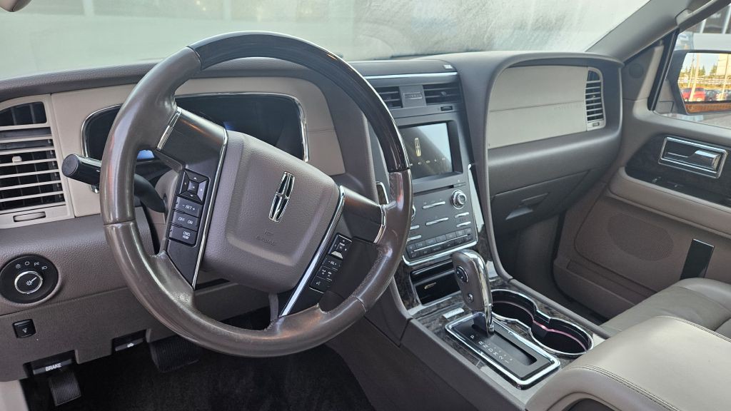 2017 Lincoln Navigator Image 6