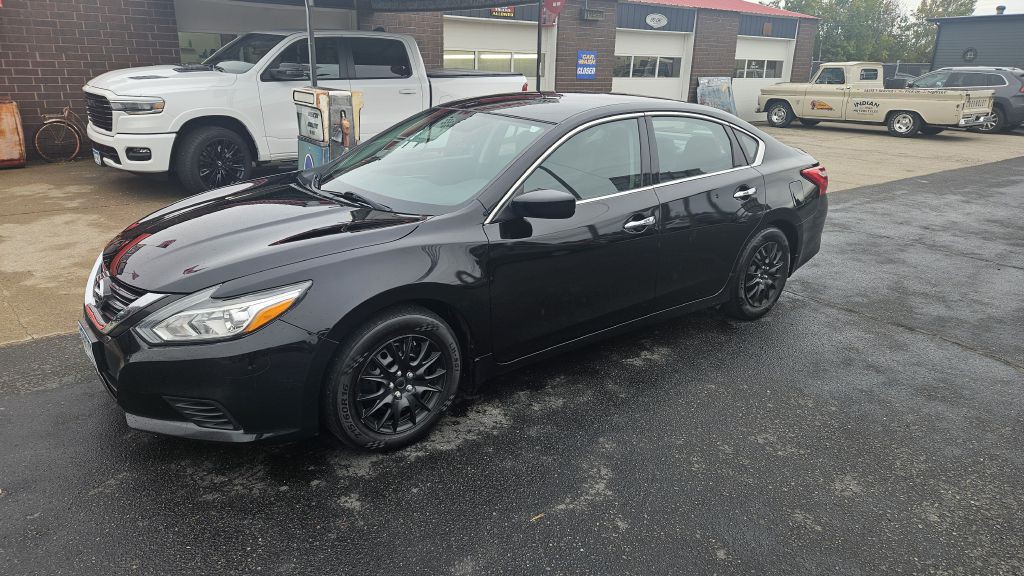 2017 Nissan Altima Image 2