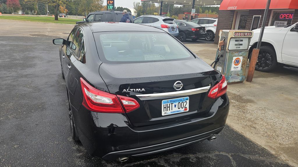2017 Nissan Altima Image 4