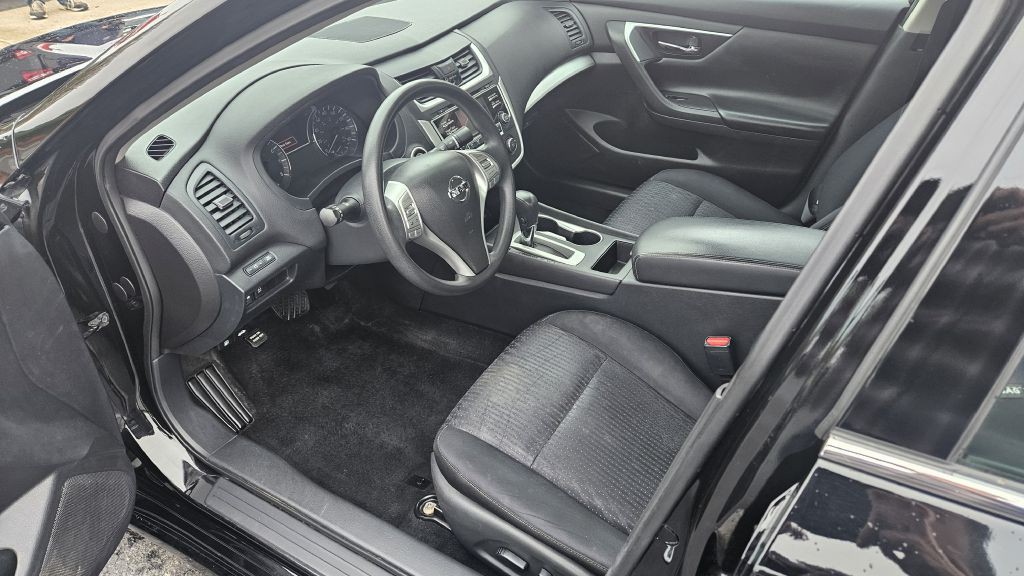 2017 Nissan Altima Image 5