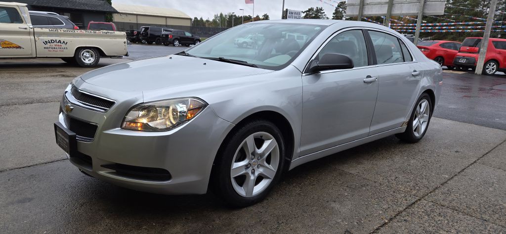 2011 Chevrolet Malibu Image 1
