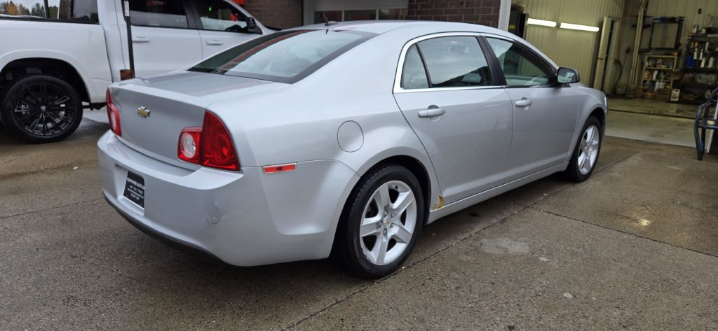 2011 Chevrolet Malibu Image 3