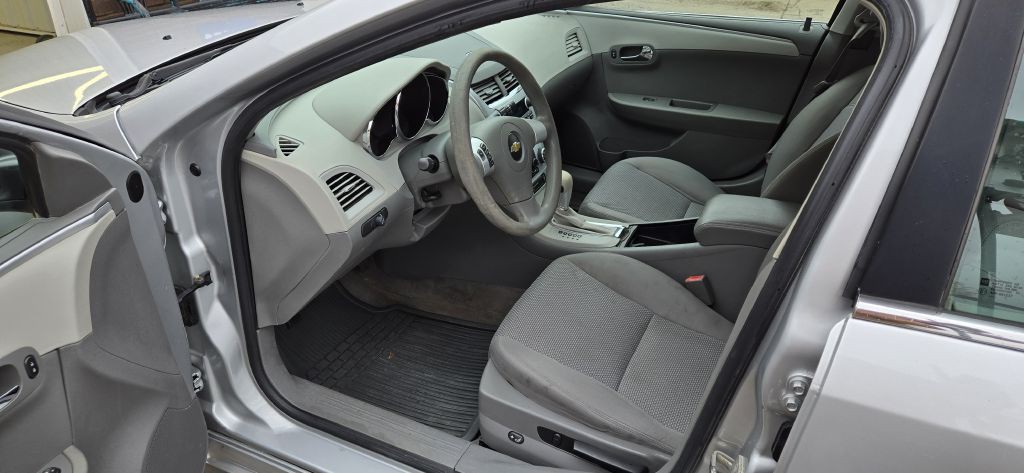 2011 Chevrolet Malibu Image 4