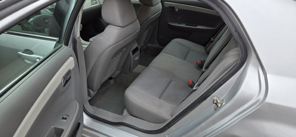 2011 Chevrolet Malibu Image 5