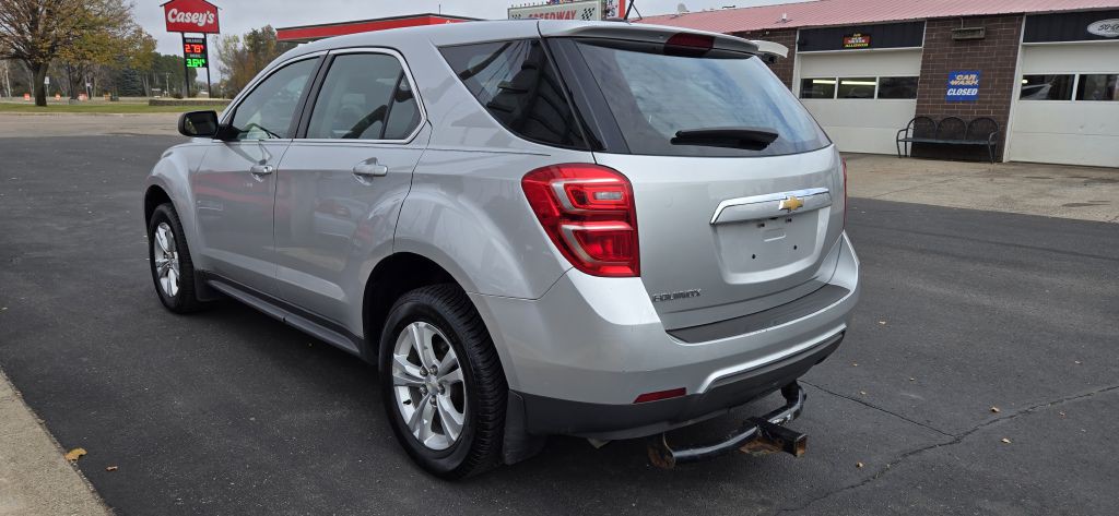 2017 Chevrolet Equinox Image 2