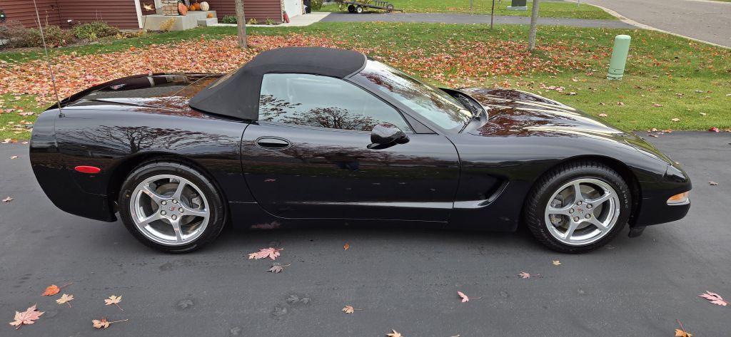 2000 Chevrolet Corvette Image 2