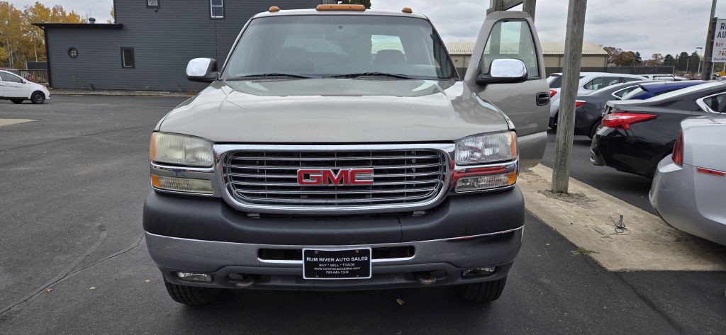2001 GMC Sierra Image 2