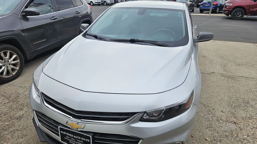 2016 Chevrolet Malibu Image 2