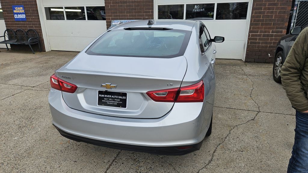 2016 Chevrolet Malibu Image 4
