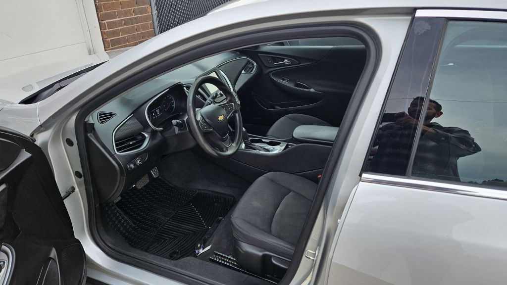 2016 Chevrolet Malibu Image 5