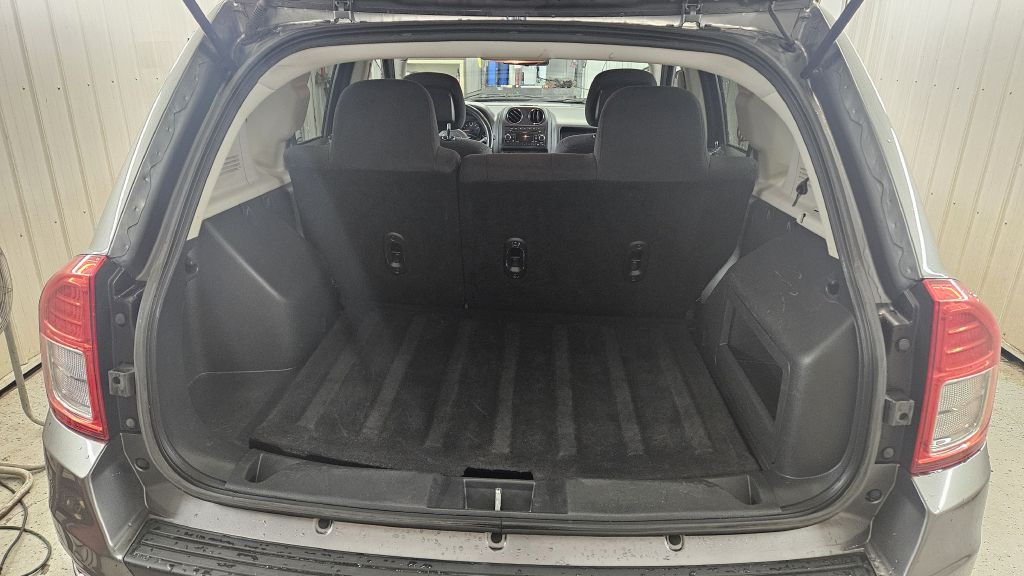 2011 Jeep Compass Image 5