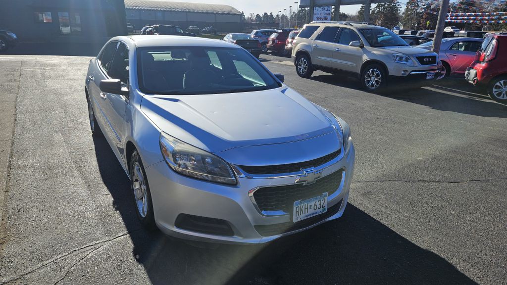 2015 Chevrolet Malibu Image 2