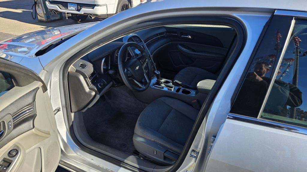 2015 Chevrolet Malibu Image 5