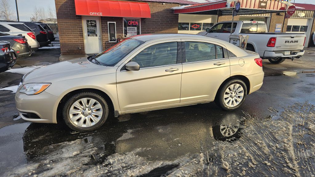 2013 Chrysler 200 Image 3
