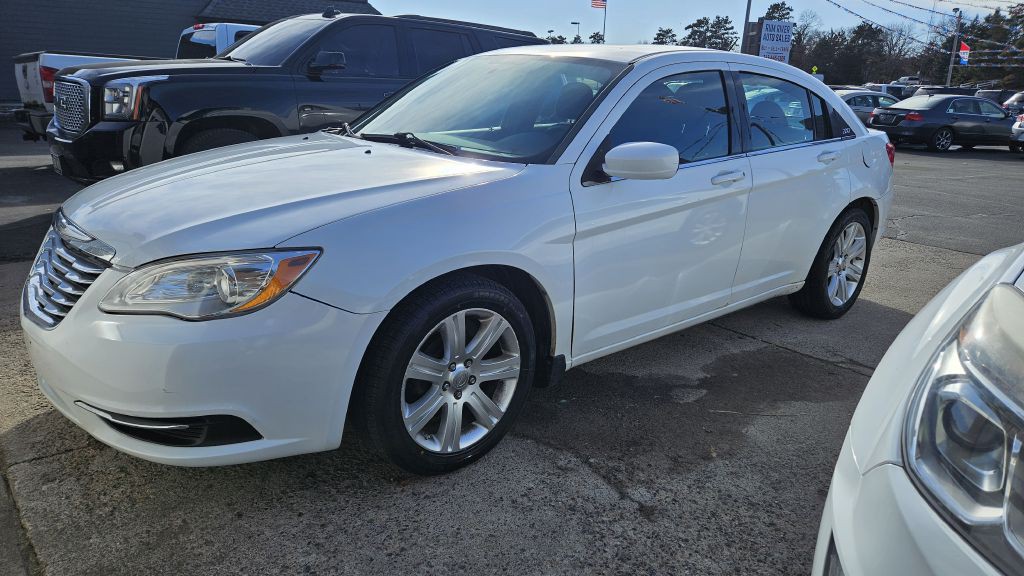 2012 Chrysler 200 Image 1