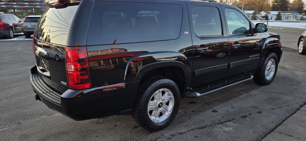 2011 Chevrolet Suburban Image 4