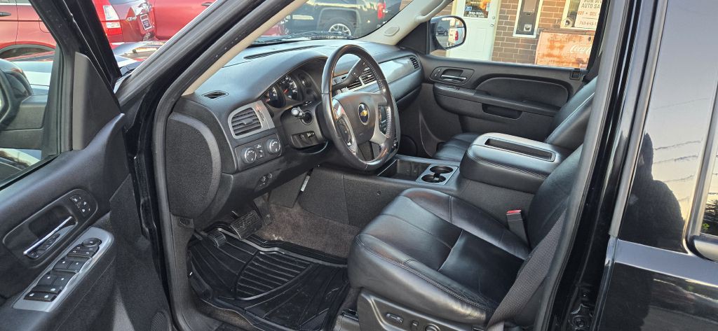 2011 Chevrolet Suburban Image 5