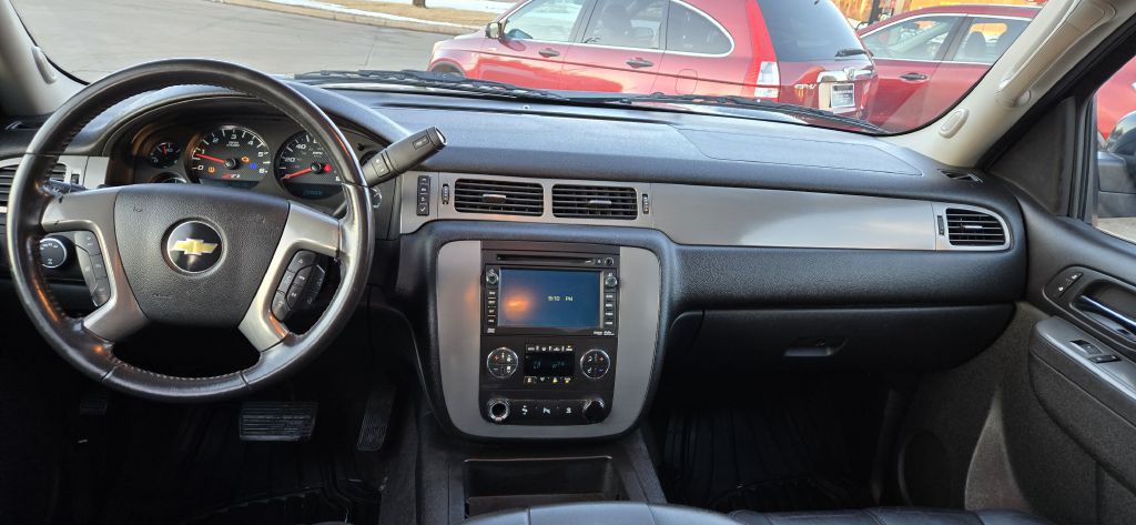 2011 Chevrolet Suburban Image 6