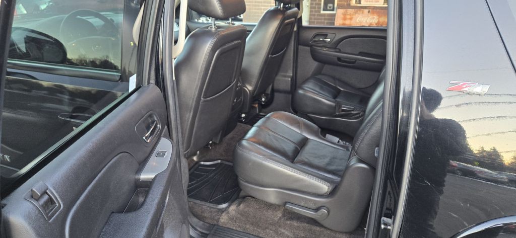 2011 Chevrolet Suburban Image 7