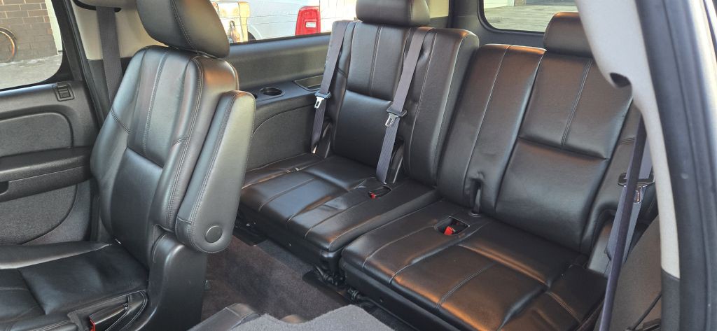 2011 Chevrolet Suburban Image 8