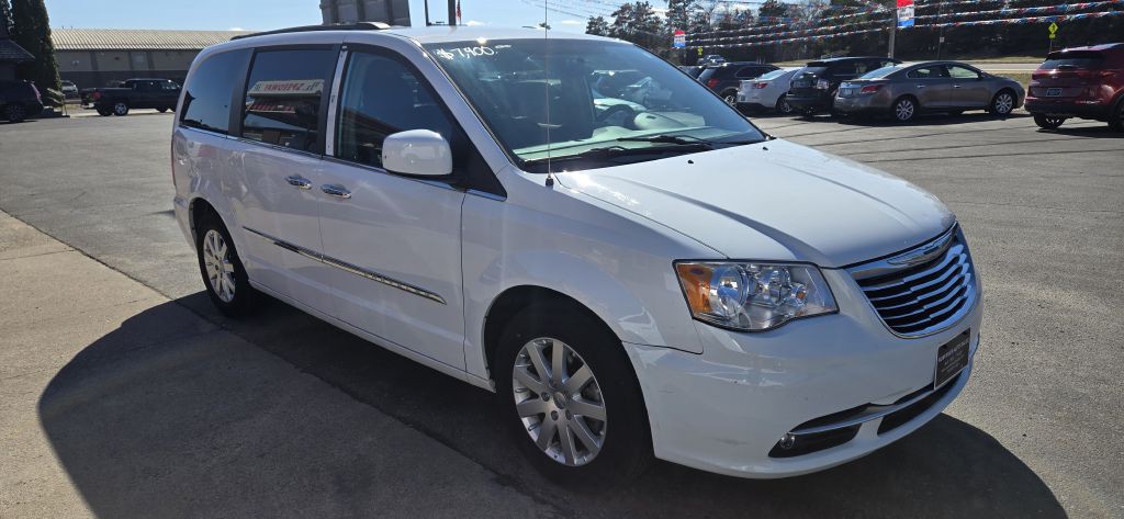 2014 Chrysler Town & Country Image 1