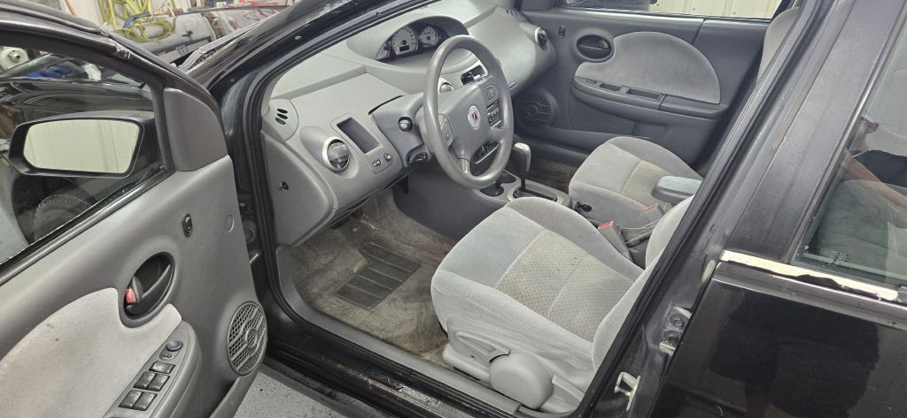 2006 Saturn ION Image 4