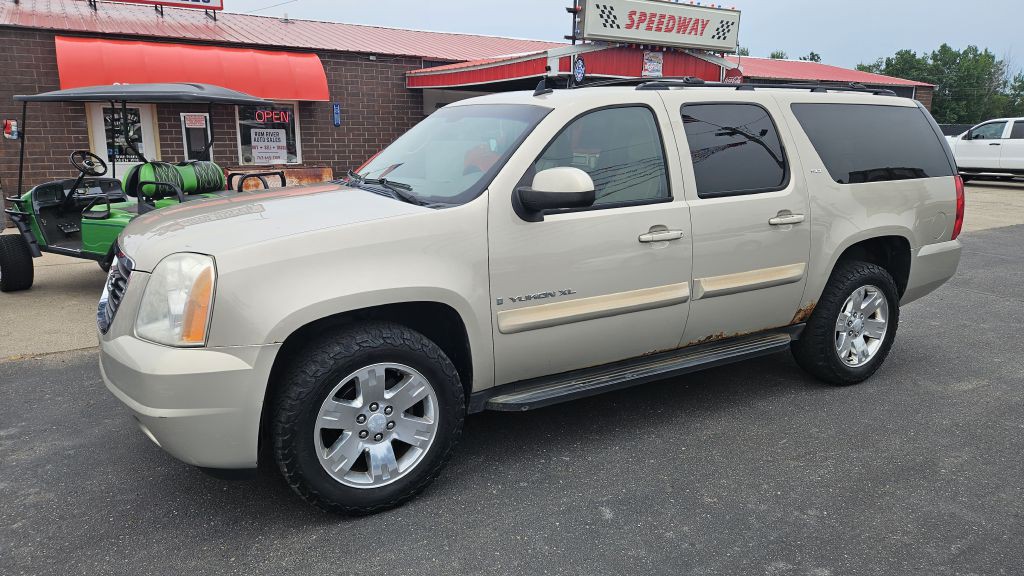 2008 GMC Yukon Image 2