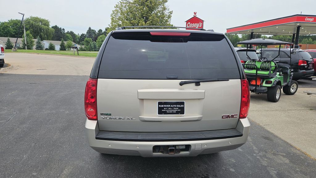 2008 GMC Yukon Image 3