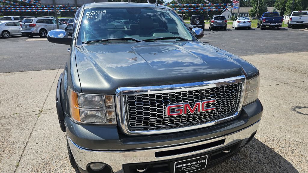 2011 GMC Sierra Image 2