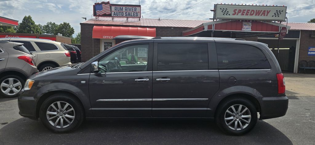 2014 Chrysler Town & Country Image 3