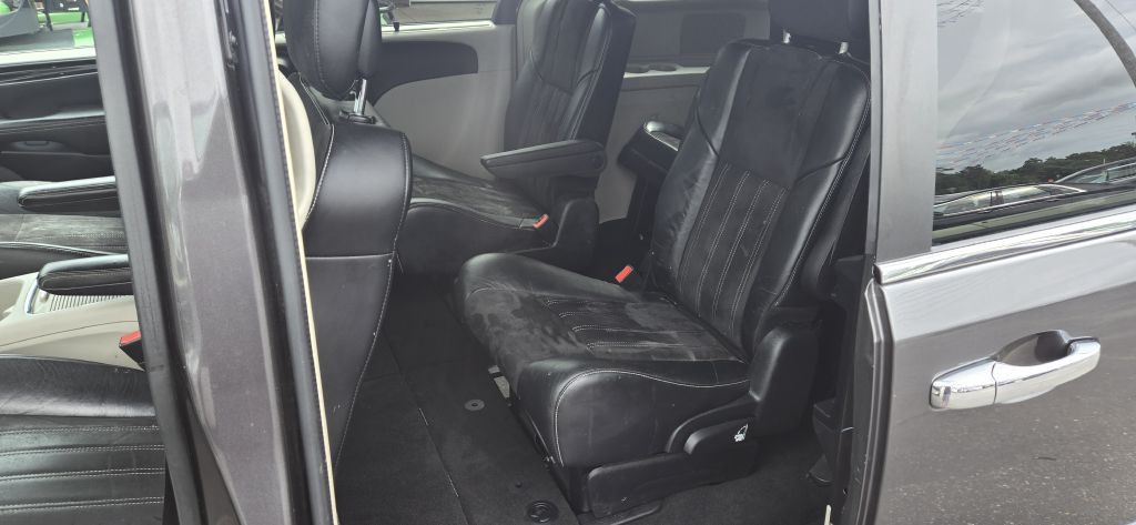 2014 Chrysler Town & Country Image 8