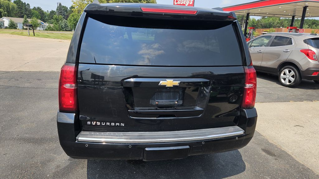 2015 Chevrolet Suburban Image 3